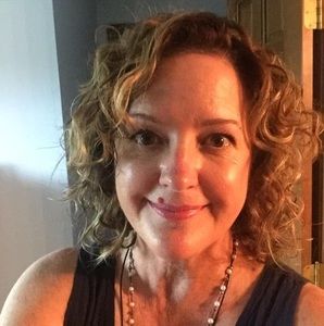 Meet your Posher, Debbie